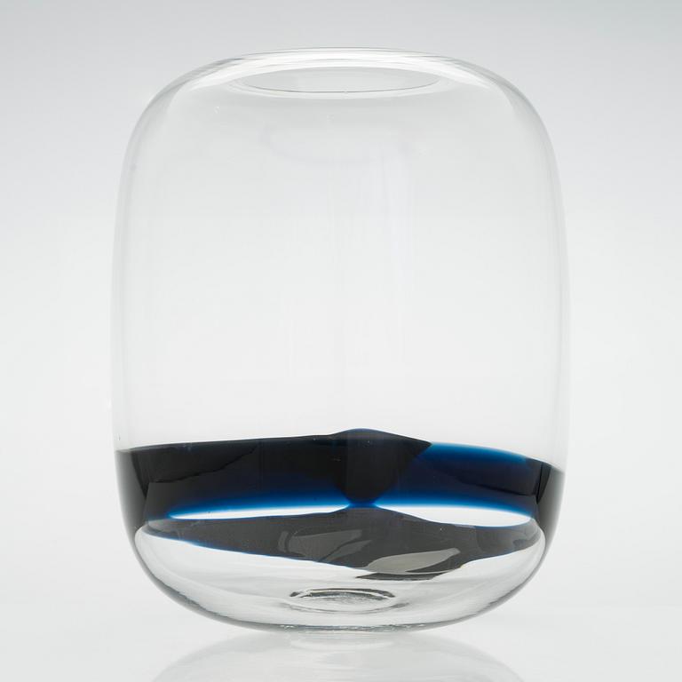 Timo Sarpaneva, A glass vase 'Blues' unsigned. Iittala.