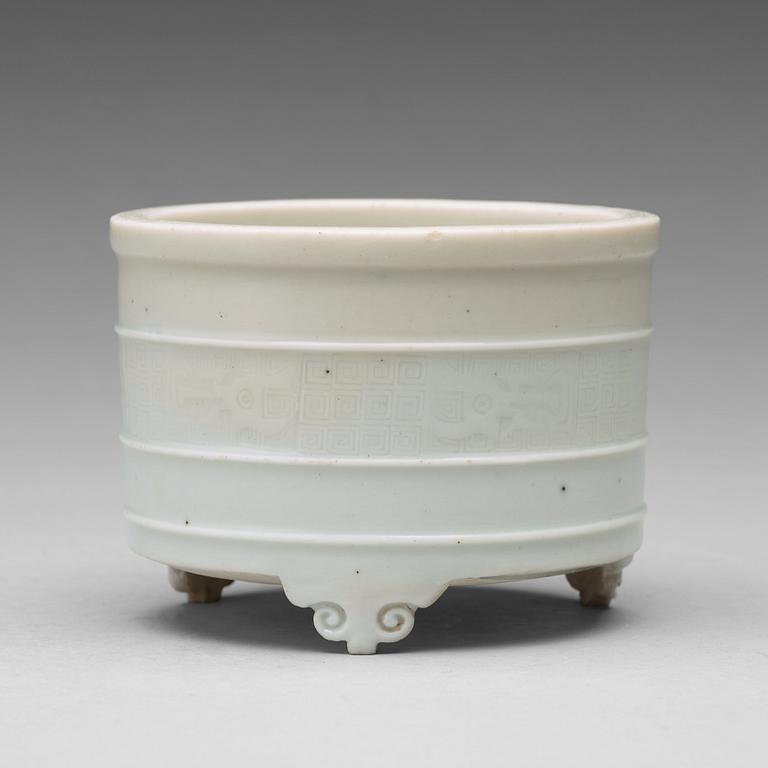 A blanc de chine 'dehua' censer, Qing dynasty, Kangxi  (1664-1722).