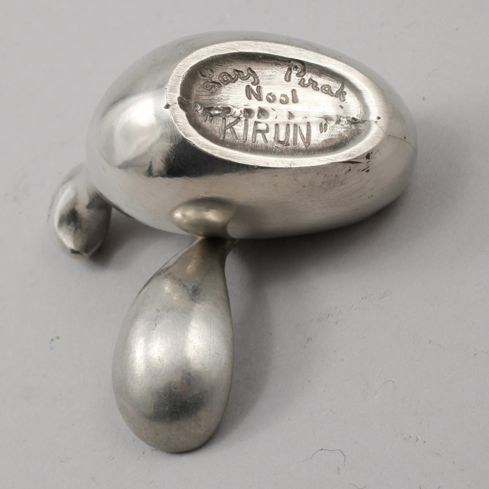 SALTRIPA med SKED, tenn, Lars Pirak, signerad, 1900-talets andra hälft.