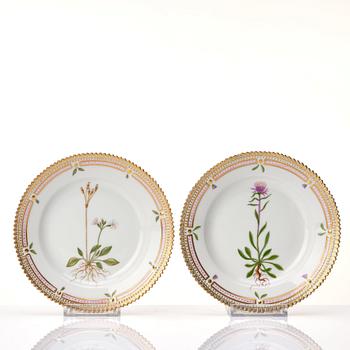 A set of 12 Royal Copenhagen 'Flora Danica' dishes, Denmark, 20th Century.