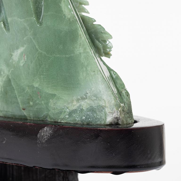 A serpentine jade csulptural carving, China, modern manufacturing.