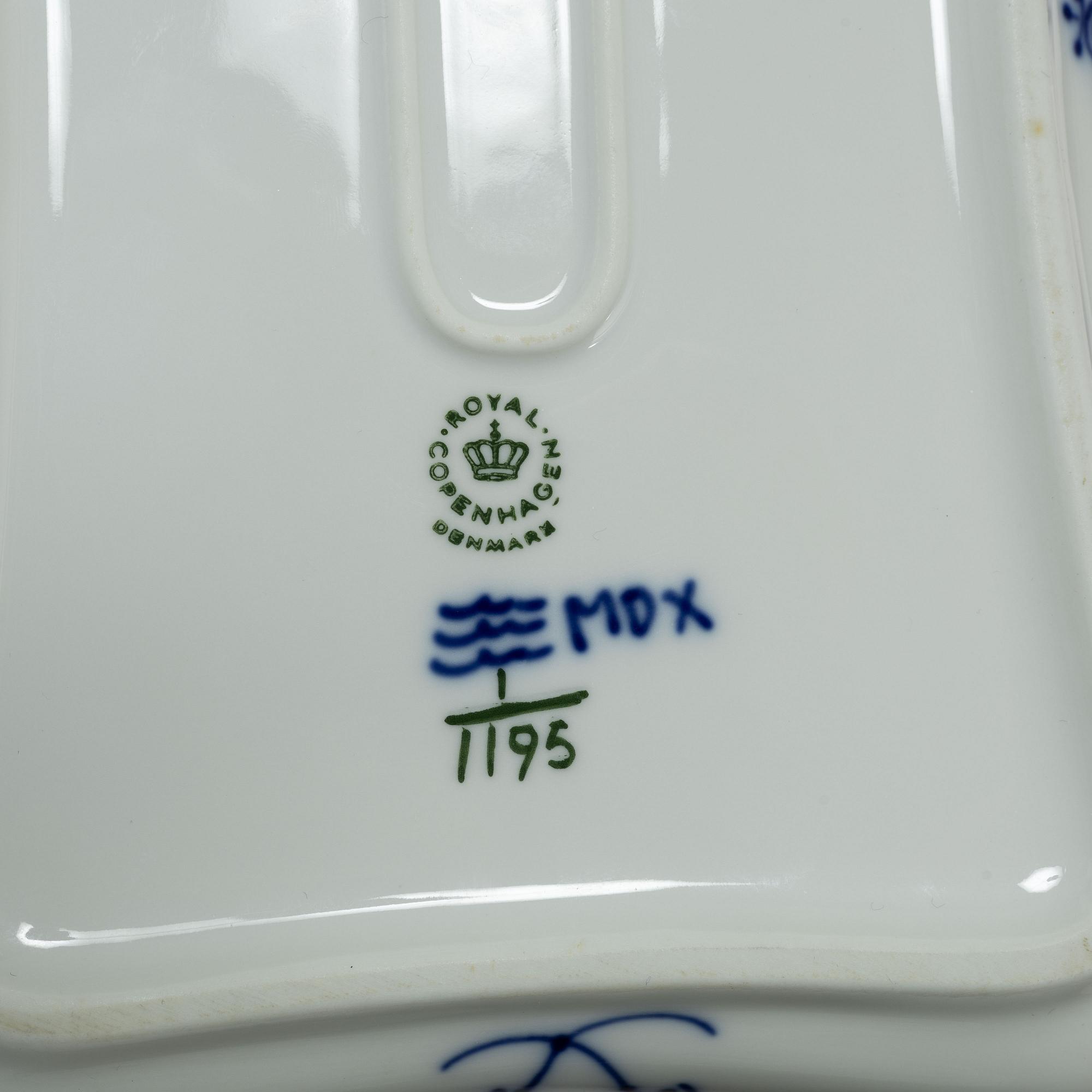 Royal Copenhagen, a set of five porcelain service pieces, 'Musselmalet' / 'Blue Fluted, Denmark.