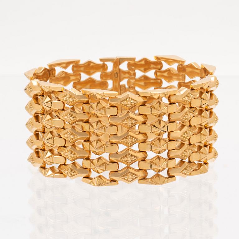 An 18C gold bracelet weight 67,6 grams length 19,5 cm.