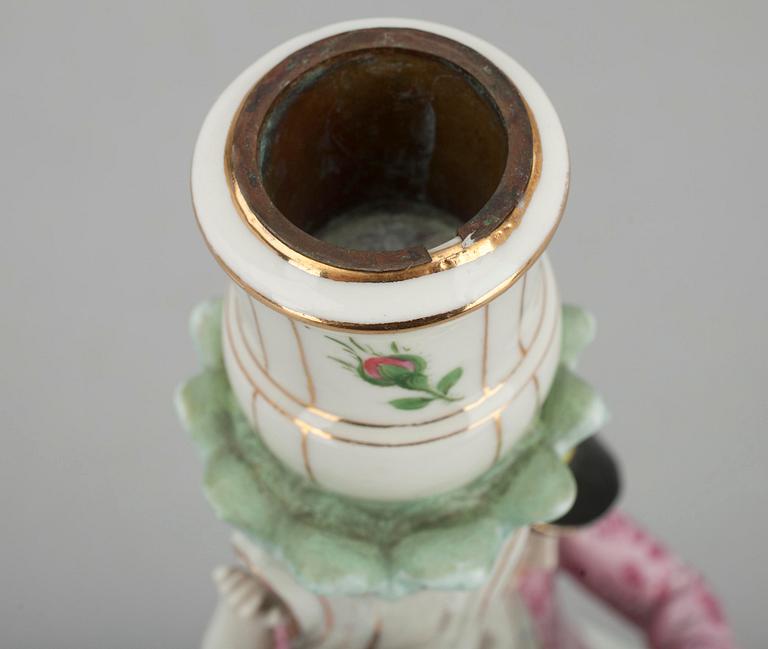 LJUSSTAKE, porslin, figurin i Meissen-stil.