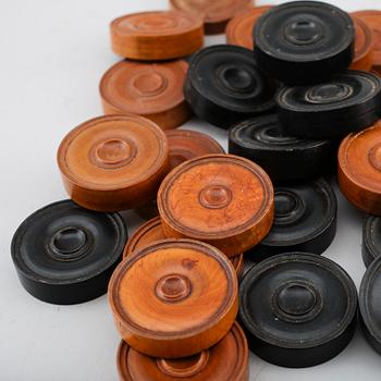 SPELMARKER, 32 st snarlika, backgammon, 1800-talets andra hälft.