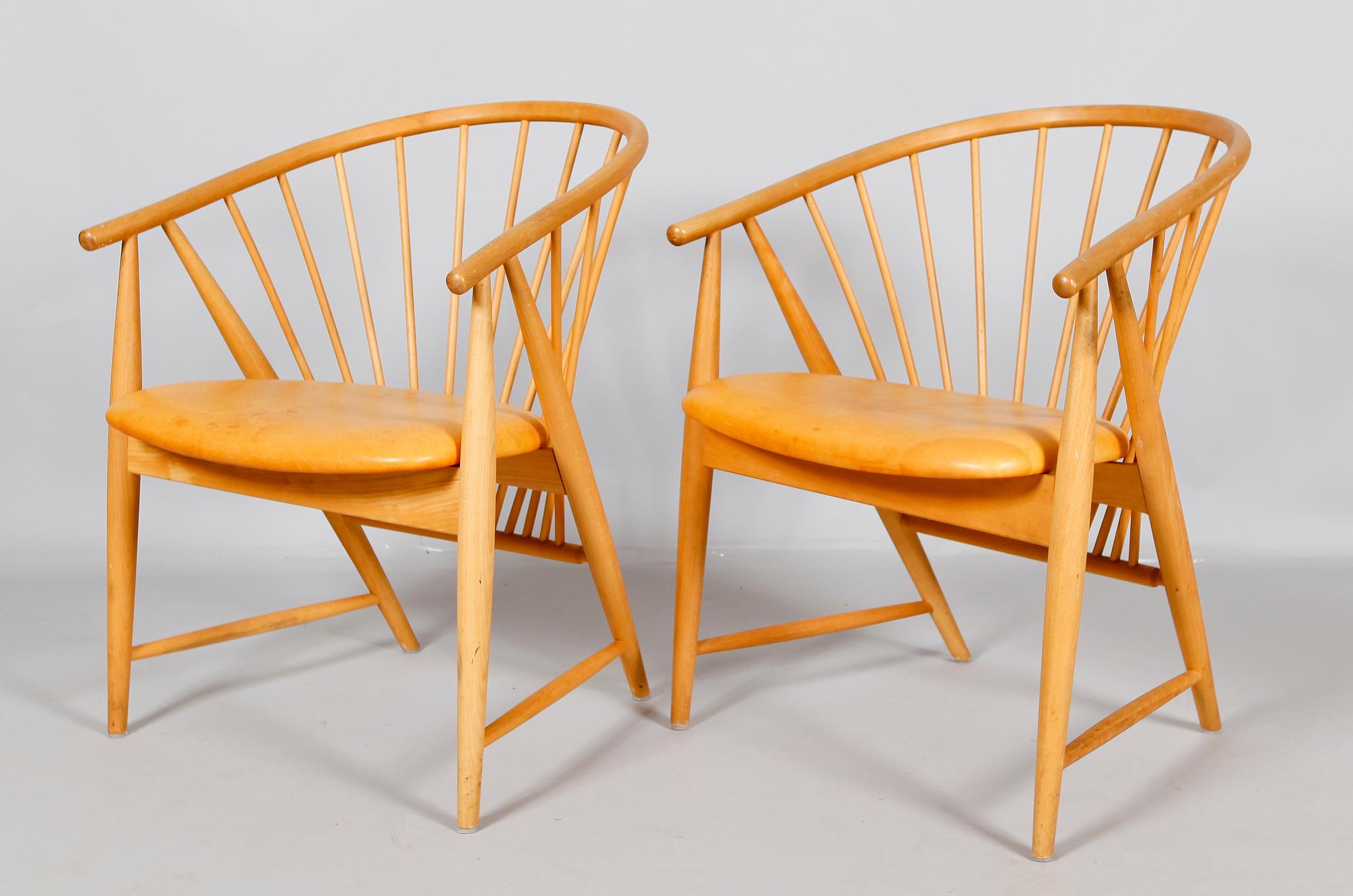 KARMSTOLAR, 2 st, "Solfjädern", Sonna Rosén, formgiven 1948.
