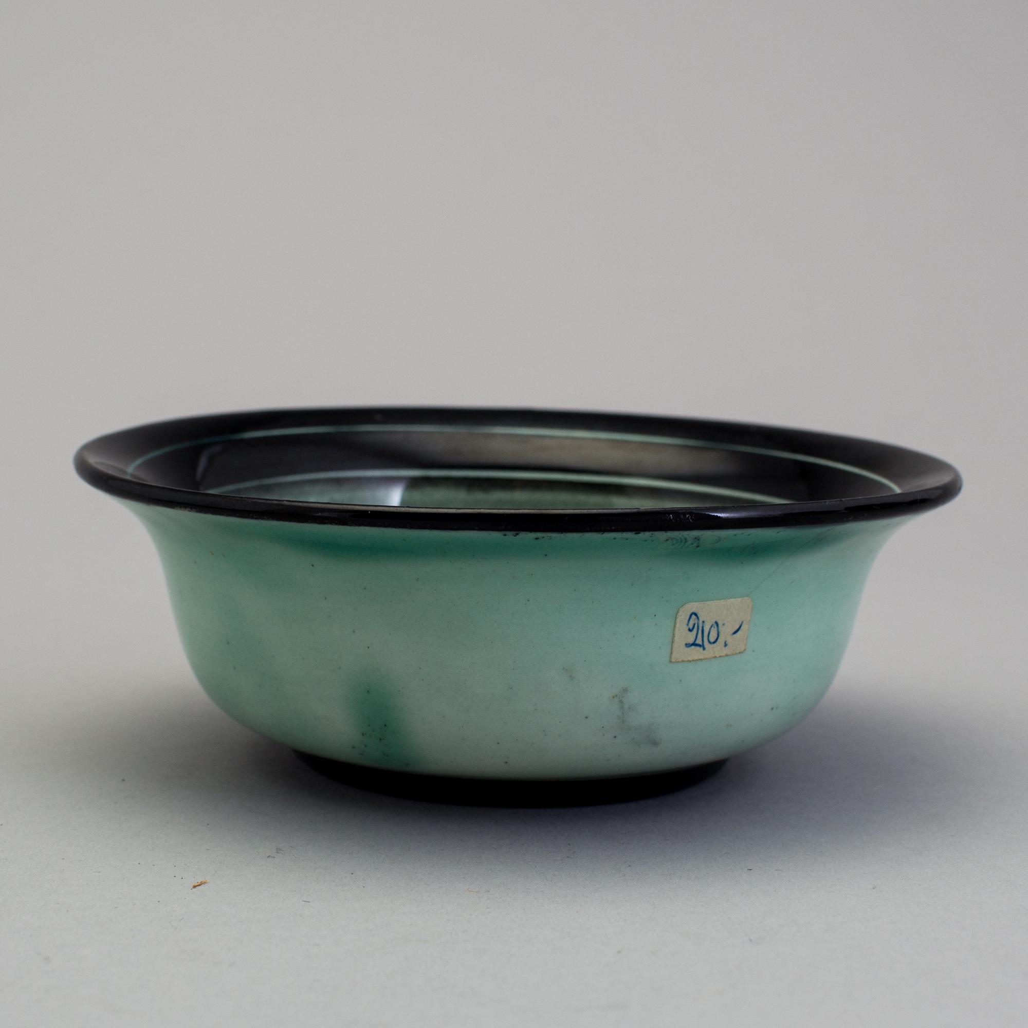 ILSE CLAESSON, "Serie V", skålar 2 st, assietter 7 st, och vas, flintgods. Rörstrand 1930-tal.