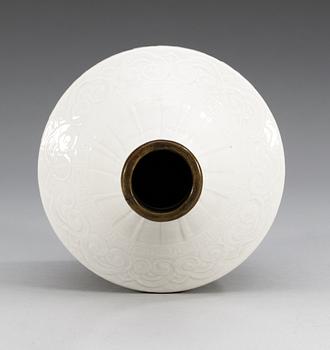 A set of two white glaze bronze shaped vessels, Qing dynasty, Kangxi (1662-1722).