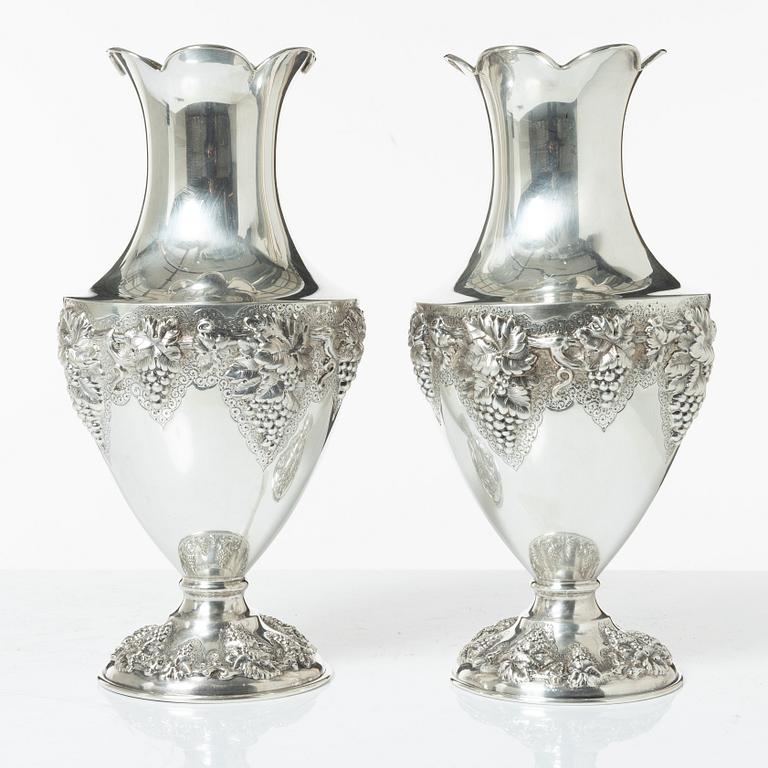 Praktvaser, ett par, sterling silver, 1900-tal.