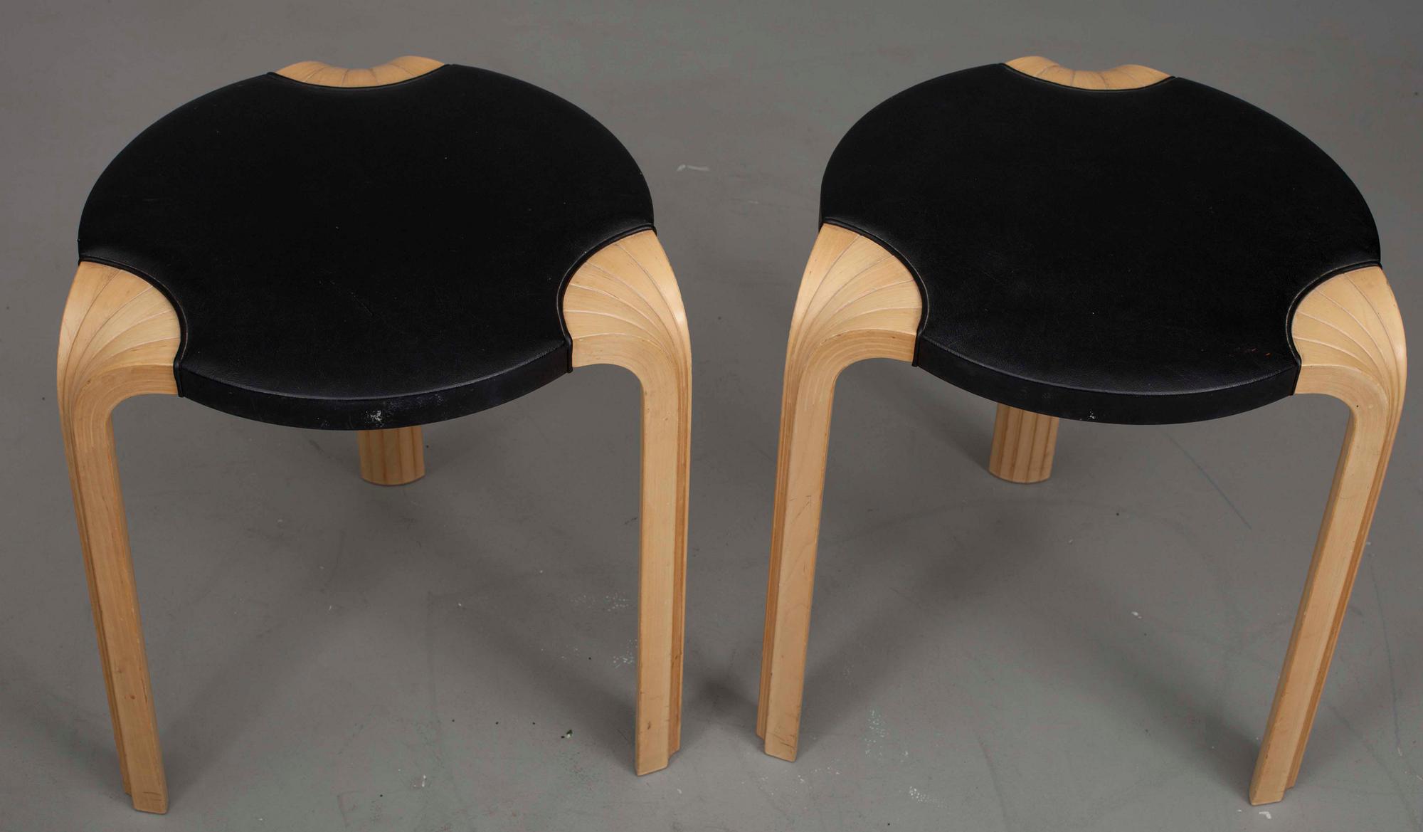 PALLAR, ett par, björk, "X600", Alvar Aalto, Artek, modellen  formgiven 1954.