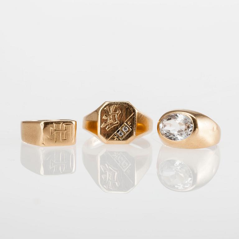 RINGAR, 3 st, 18k guld, bl.a. Borgings, Göteborg, 1978. Total vikt 12 g.