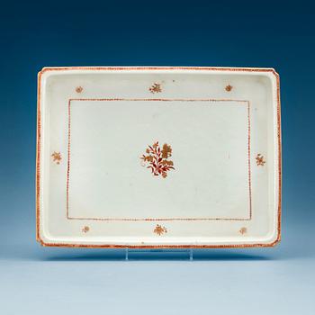 1612. An enamelled export tray, Qing dynasty, Jiaqing (1796-1820).