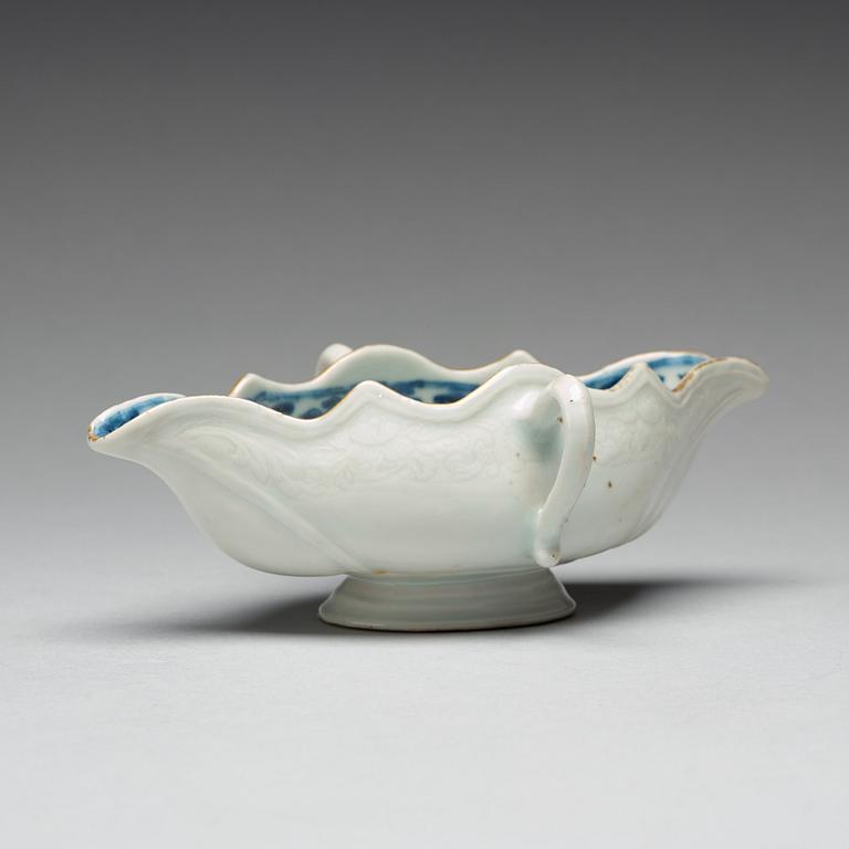 A blue and white armorial sauce boat, Qing dynasty, first half of the 18th Century.