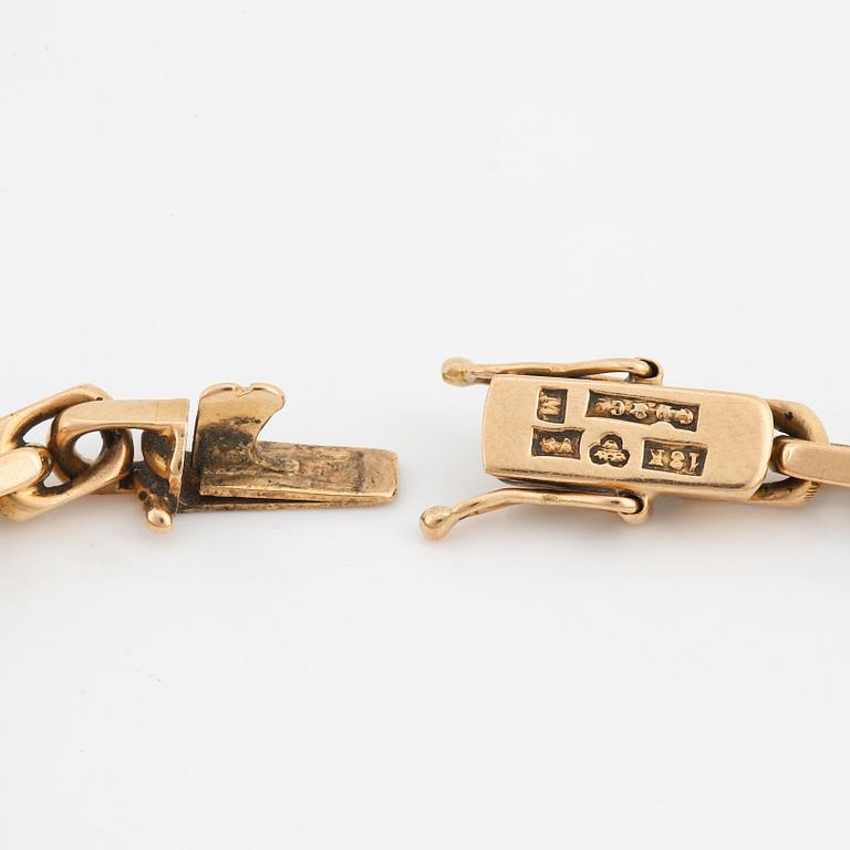 18K gold bracelet.