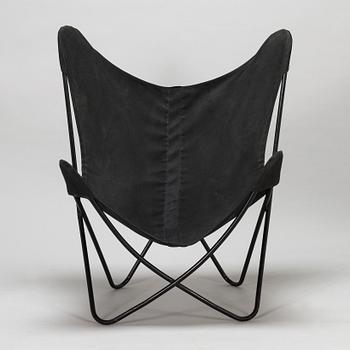 A 1970s bat chair.