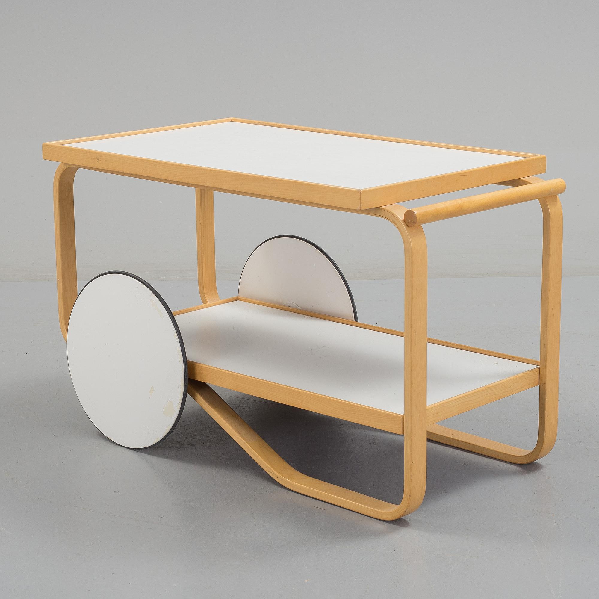A mid 20th century tea trolley model 98 for Artek.