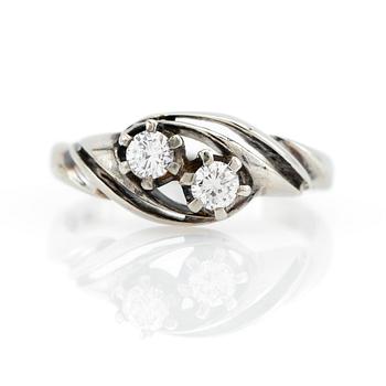 Ring, 18K white gold with two brilliant-cut diamonds.