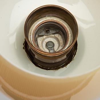 Paavo Tynell, kattovalaisin, malli 1359/4 Taito 1900-luvun puoliväli.