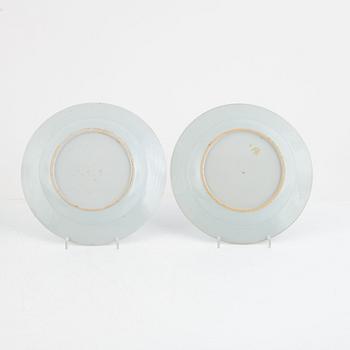 A group of four Chinese blue and white export porcelain plates, Qing dynasty Qianlong (1736-95) and two dishes, 20th cen.