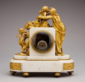 BORDSPENDYL, marmor och förgylld brons, märkt Pierre Duchesne, Louis XVI-stil, Frankrike, 1800-tal.