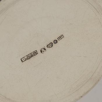 Askar, 2 st och ciggaretui, silver, bl.a. David Andersen & Co, Stockholm 1928.