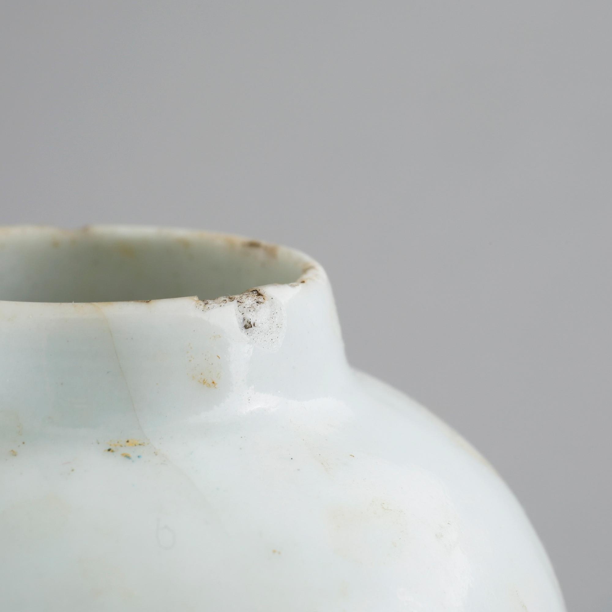 Three chinese vases, 18th century.