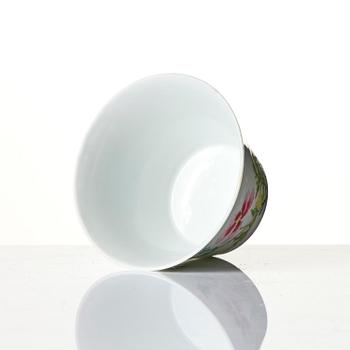 A small famille rose bowl, Qing dynasty, Yongzheng six-character mark and of the period (1723-35).