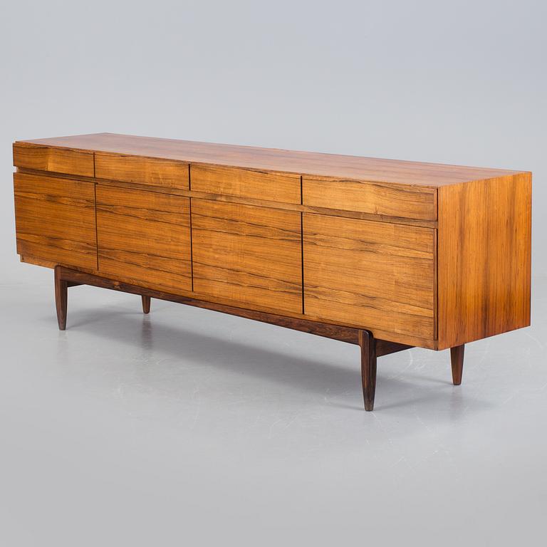 IB KOFOD LARSEN. Sideboard.