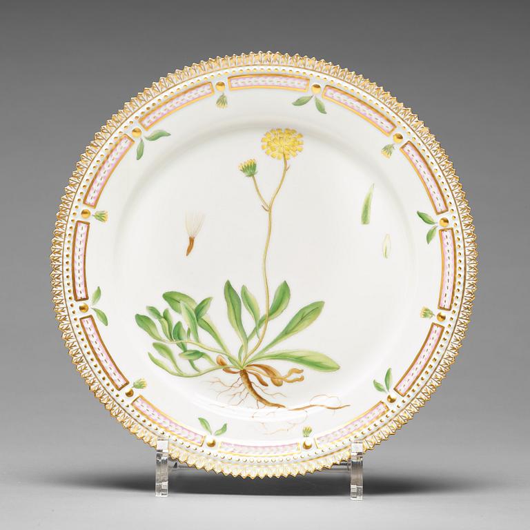 LUNCHTALLRIKAR, 12 stycken (6+6), porslin. "Flora Danica", Royal Copenhagen, Danmark, 1900-tal.