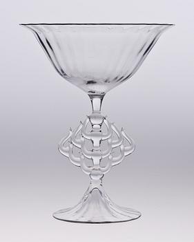 SKÅL PÅ FOT, glas, Nils Landberg Orrefors. Trol 1960-tal. Osign.