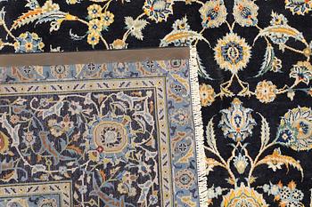 A Keshan carpet, approx. 440 x 308 cm.