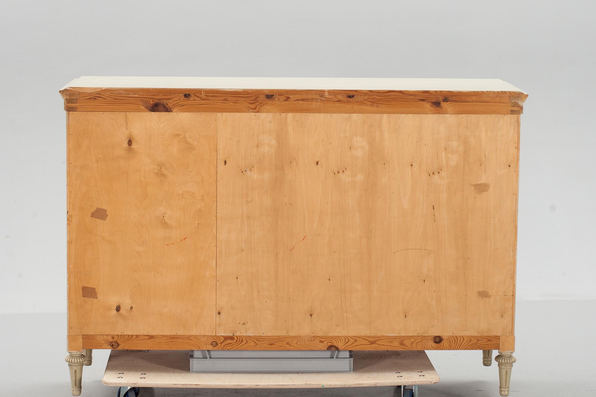 SKÄNKSKÅP, gustaviansk stil, 1900-tal.