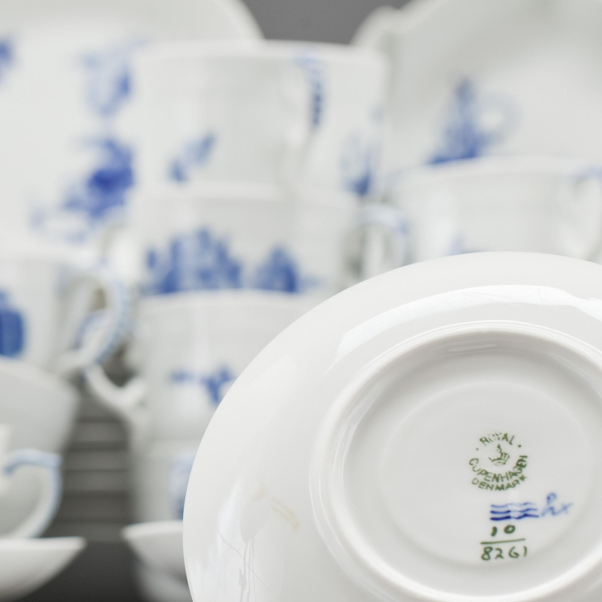 SERVISDELAR, 20 delar, porslin, "Blå Blomst Svejfet", Royal Copenhagen, Danmark.