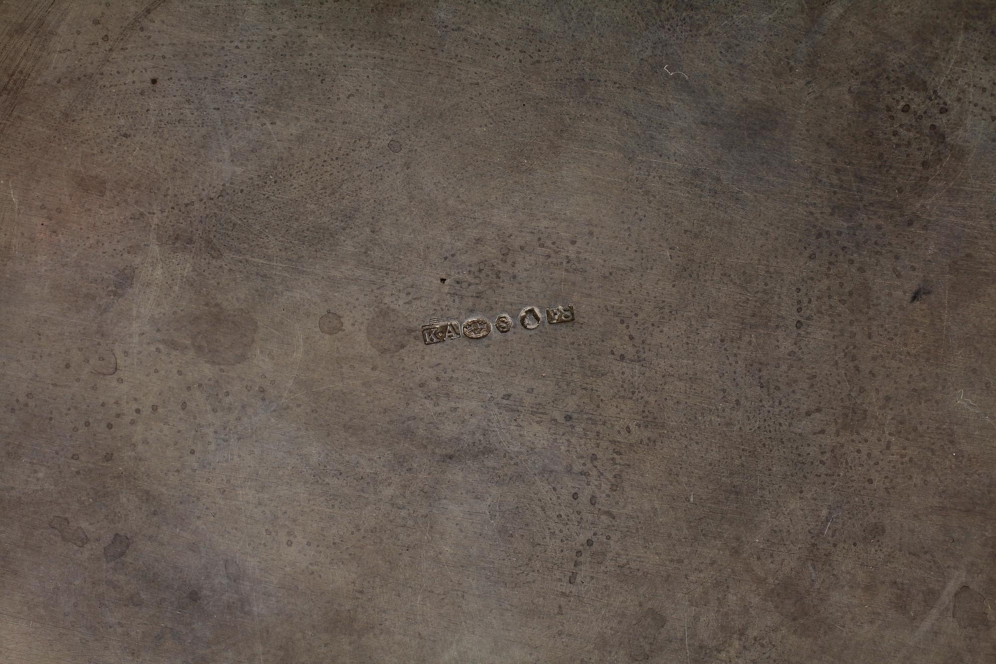 DRYCKESKANNA. silver, renässansstil, importstämplar samt K. Anderson, Stockholm, 1941. Vikt ca1180g.