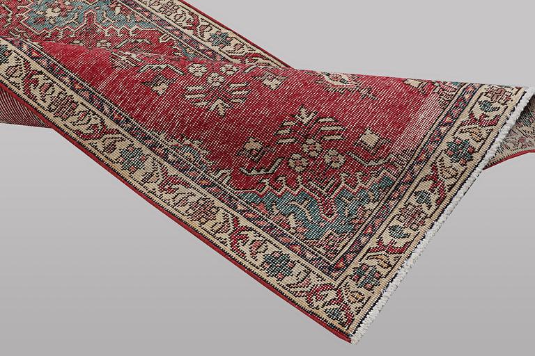 A runner carpet, Persian, Vintage Design, ca 229 x 75 cm.