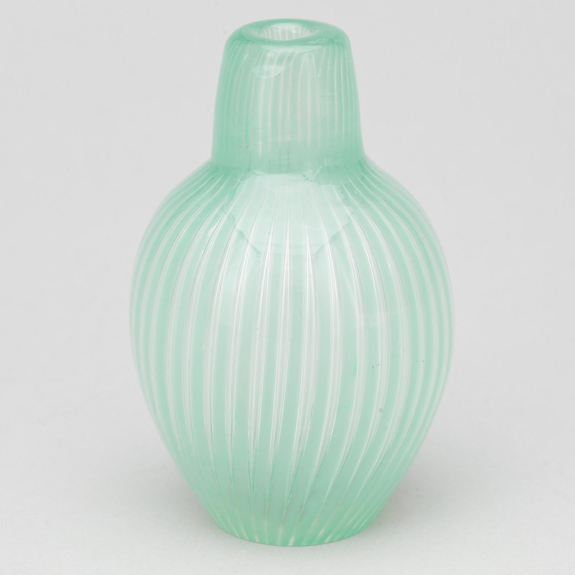 VAS, glas, Ariel, Edvin Öhrström Orrefors. Signerad. Daterad 1950.