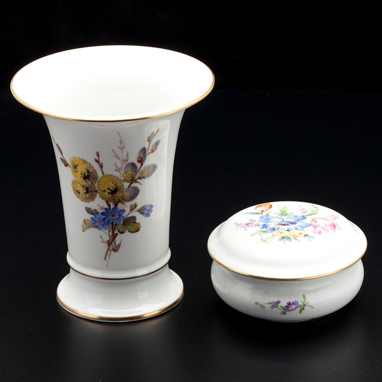 VAS OCH DOSA, porslin, Meissen, Tyskland 1900-talets första hälft.