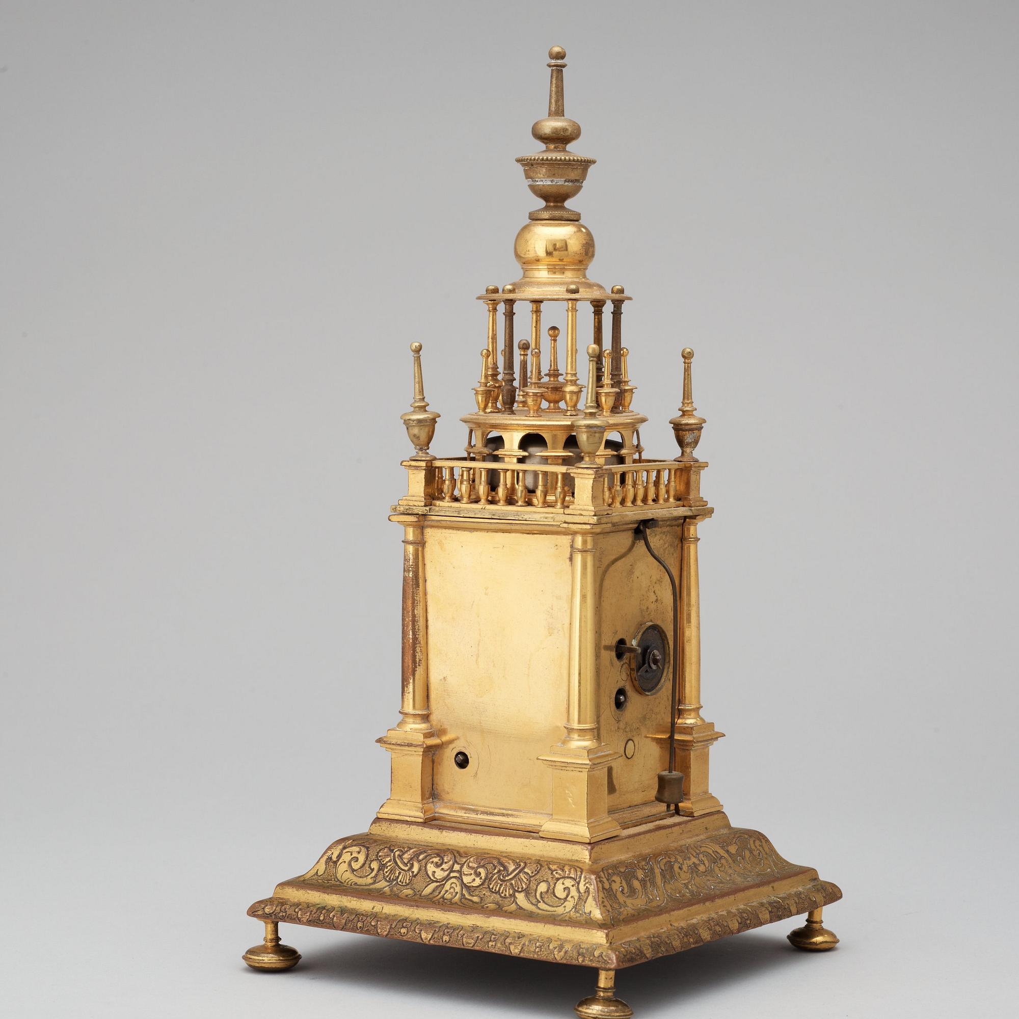 A German 17/18th century table clock, signed Friderich Hübner Bremen.