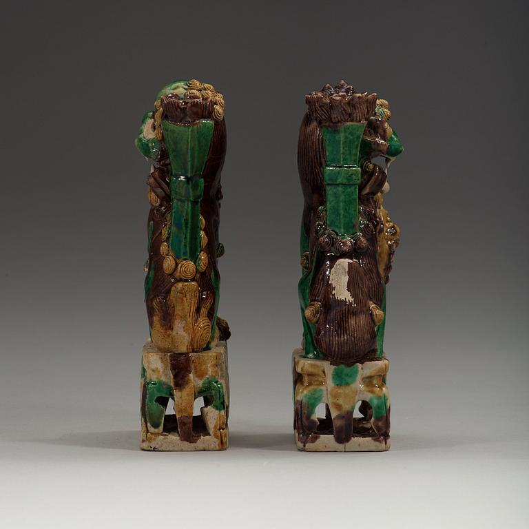 A pair of joss stick holders, Qing dynasty, 18th Century.