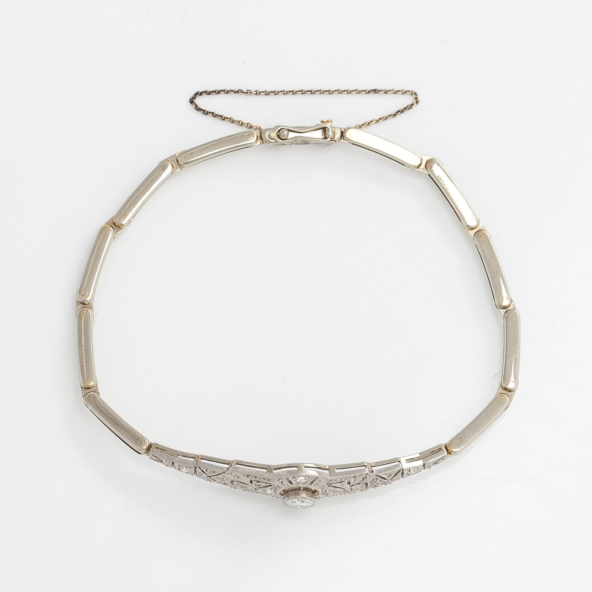 An 18K white gold bracelet with diamonds ca. 0.20 ct in total. A.R.Weckman, Helsinki 1939.