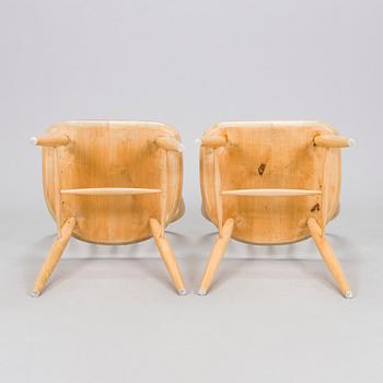 Carl Gustaf Hiort af Ornäs, four mid-20th century spindle chairs for Huonekalutehdas Oy, Ekwall Ab, Pori, Finland.