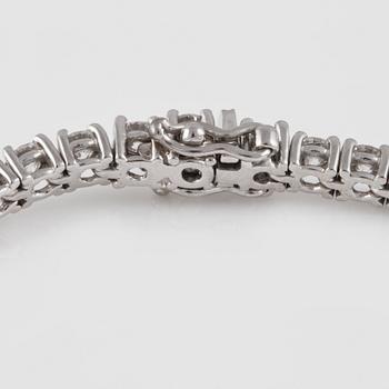 ARMBAND, 18K vitguld med briljantslipade diamanter ca 5.13 ct. Vikt 12,3 gram.