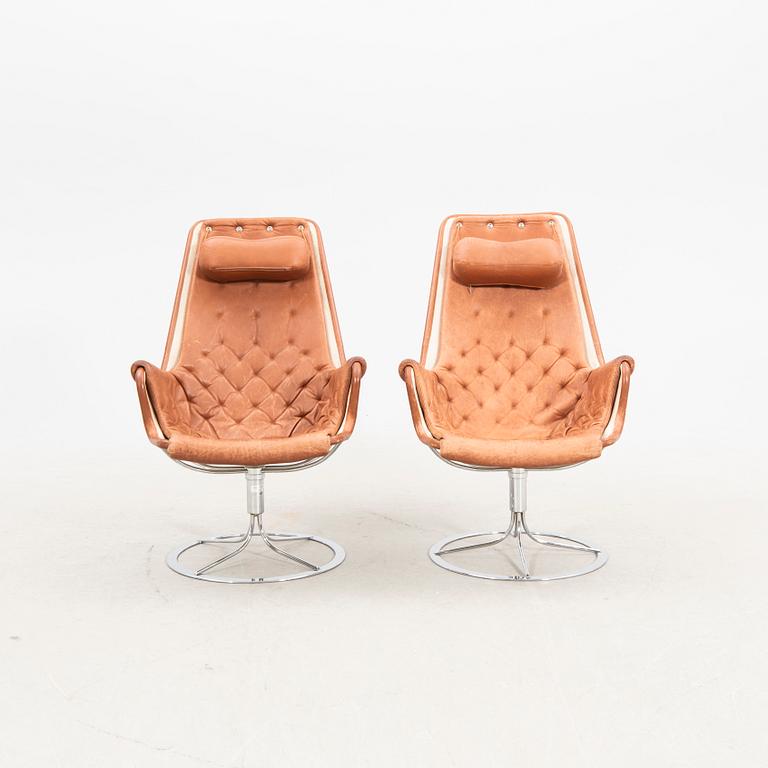 Bruno Mathsson, a pair of leather Jetson swivel chairs for DUX later part of the 20th century.