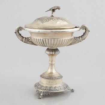 A Swedish silver sugar bowl with cover, marks of Magnus Fryberg, Jönköping 1830.