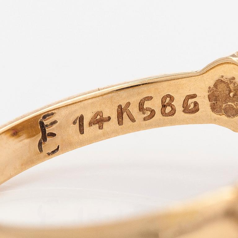 Sormus, 14K kultaa, rubiineja ja viljellyt helmet, Englanti.
