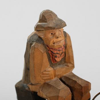SKULPTUR, snidat trä, otydligt signerad och daterad 1900-talets första hälft.