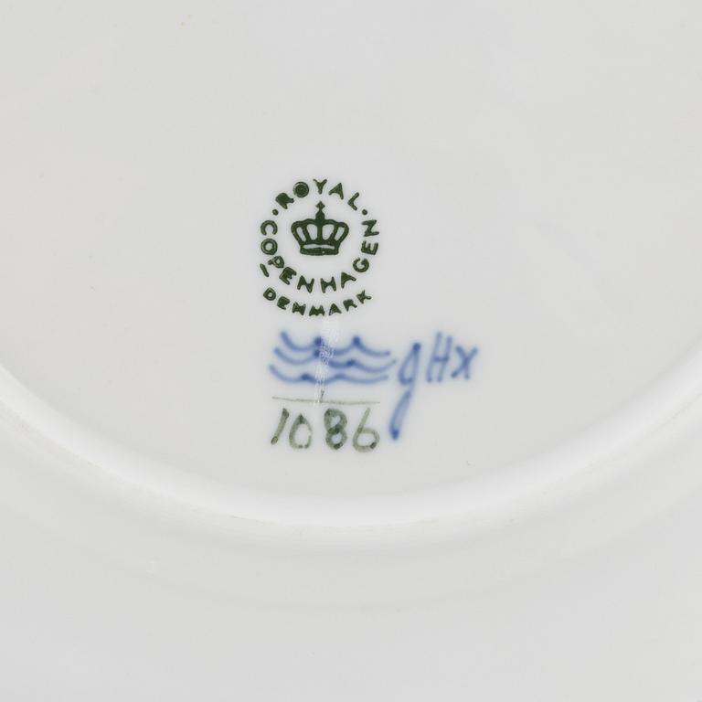 Royal Copenhagen, assietter, 9 st, porslin, "Musselmalet Helblonde", Danmark.