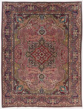Carpet. Tabriz, approx. 320 x 250 cm.