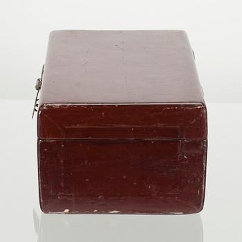 SCHATULL, lackarbete, Kina/Japani, 1900-talets första hälft.