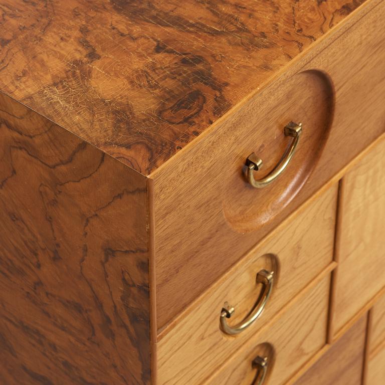 JOSEF FRANK, skåp, Firma Svenskt Tenn, 1965, modell 2237.